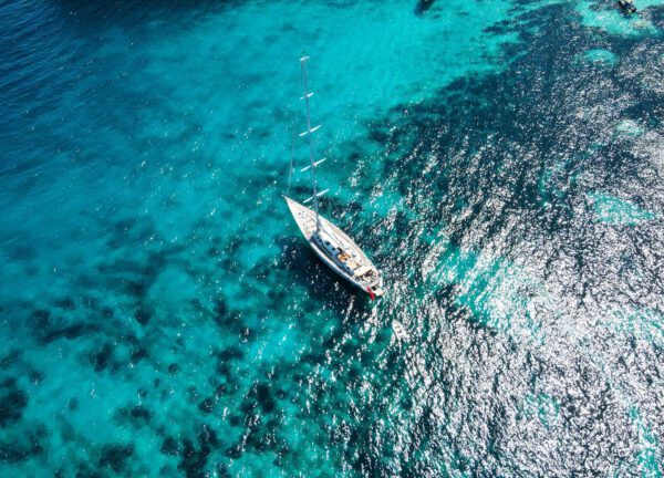 luxury sailing yacht trident 317m elton caribbean