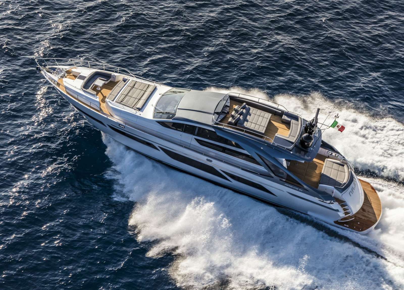 luxusyacht charter pershing 9x baloo iii