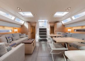 lounge-luxury-yacht-nautors-swan-82-western-mediterranean