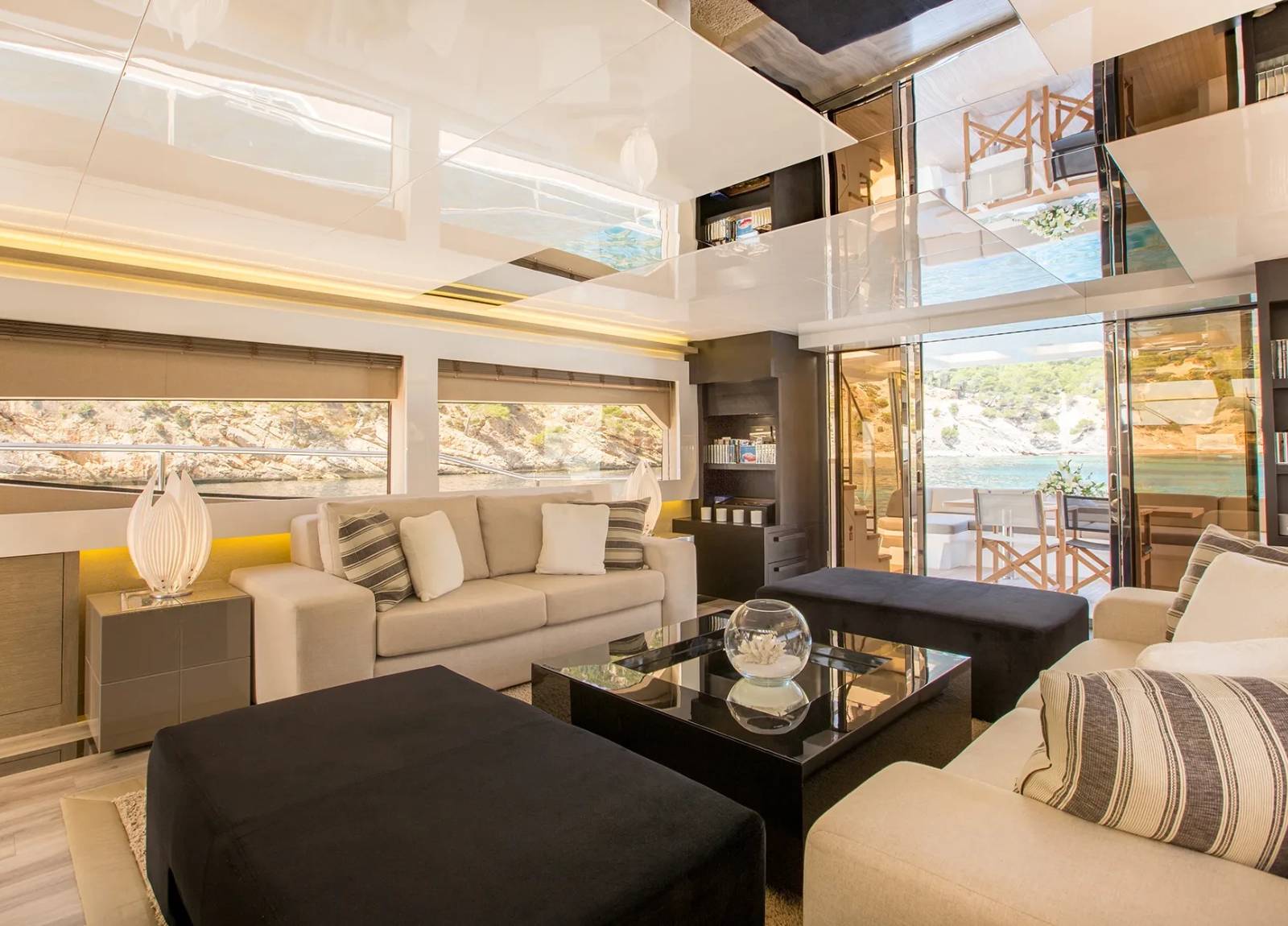 lounge luxury yacht pearl tomi charter
