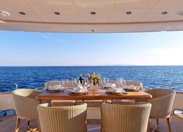 yacht alalunga dining