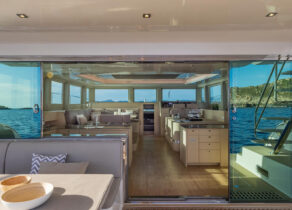 charter-yacht-silent-dream-indoor-outdoor