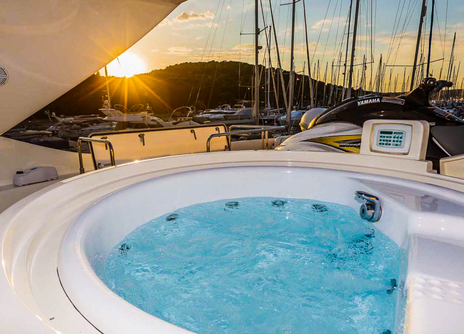 charter yacht ferretti 880 katariina jacuzzi