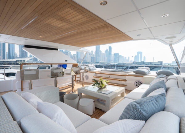 charter yacht majesty 120 olivia flybridge