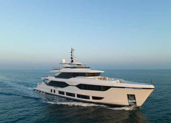 luxury yacht majesty 120 olivia