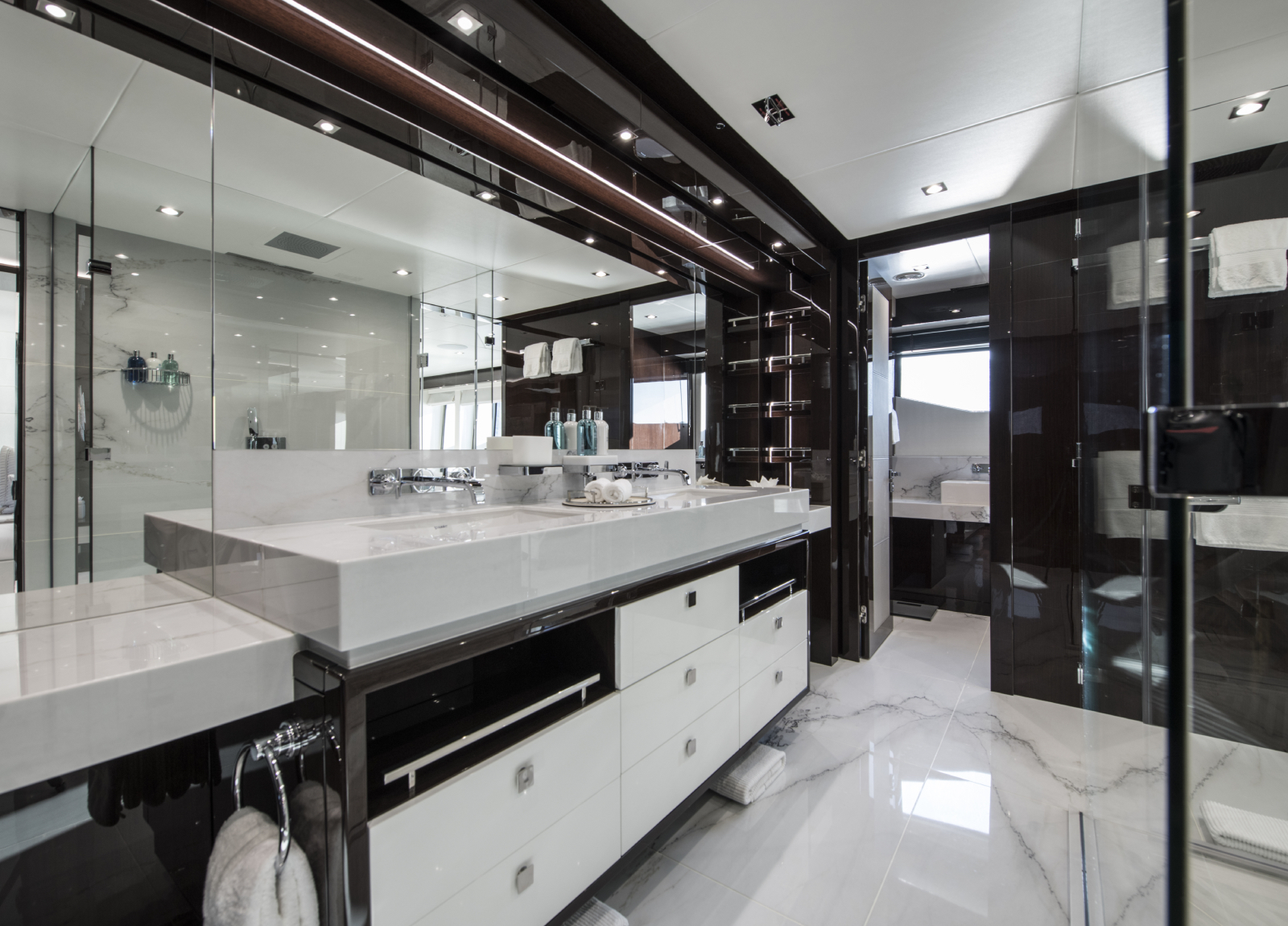 Sunseeker 40m berco voyager bathroom