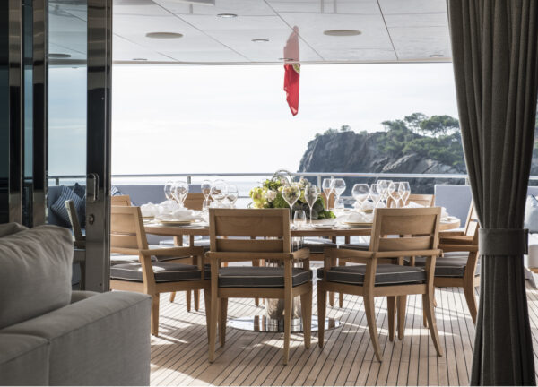 Sunseeker 40m berco voyager exterior dining