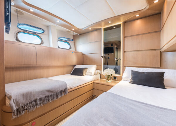 astondoa 102 glx b4 twin cabin