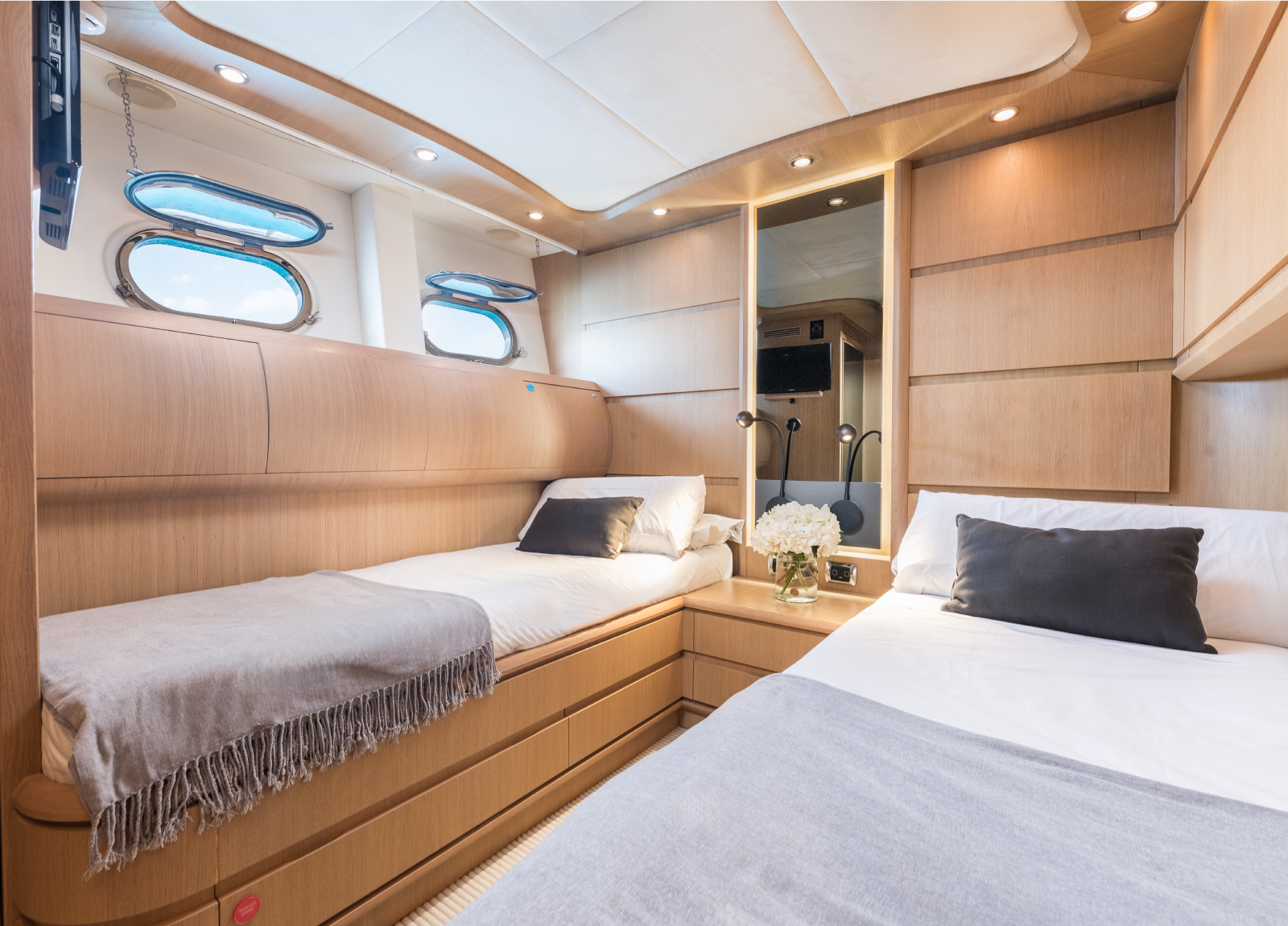 astondoa 102 glx b4 twin cabin