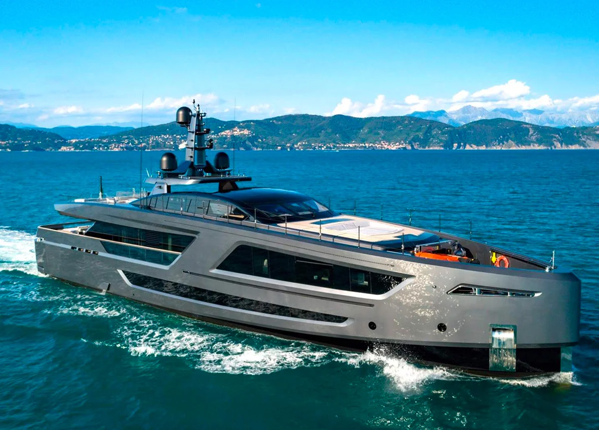 baglietto-40m-panam-yacht-charter