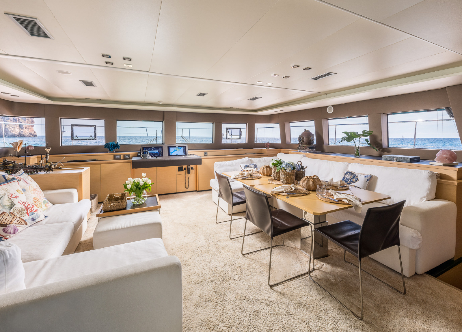 lagoon 630 seek interior