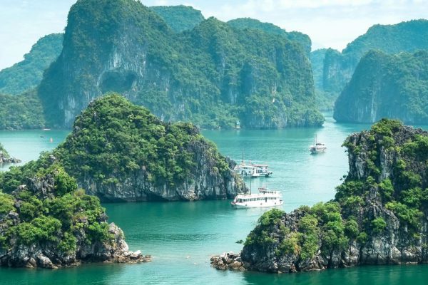 luxury yachting area vietnam