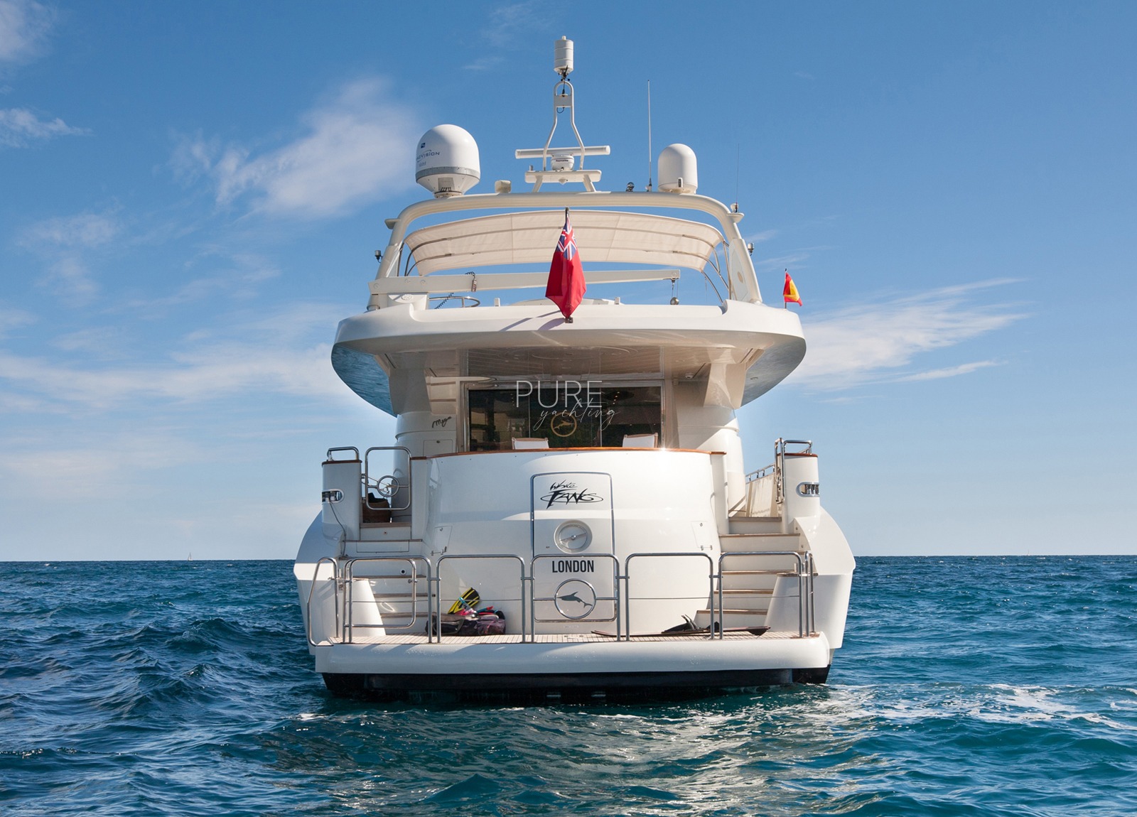 rückseite luxusyacht mochi craft 85 balearic islands