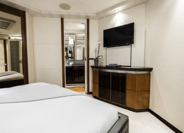 cabin luxury yacht parker johnson 150 andiamo