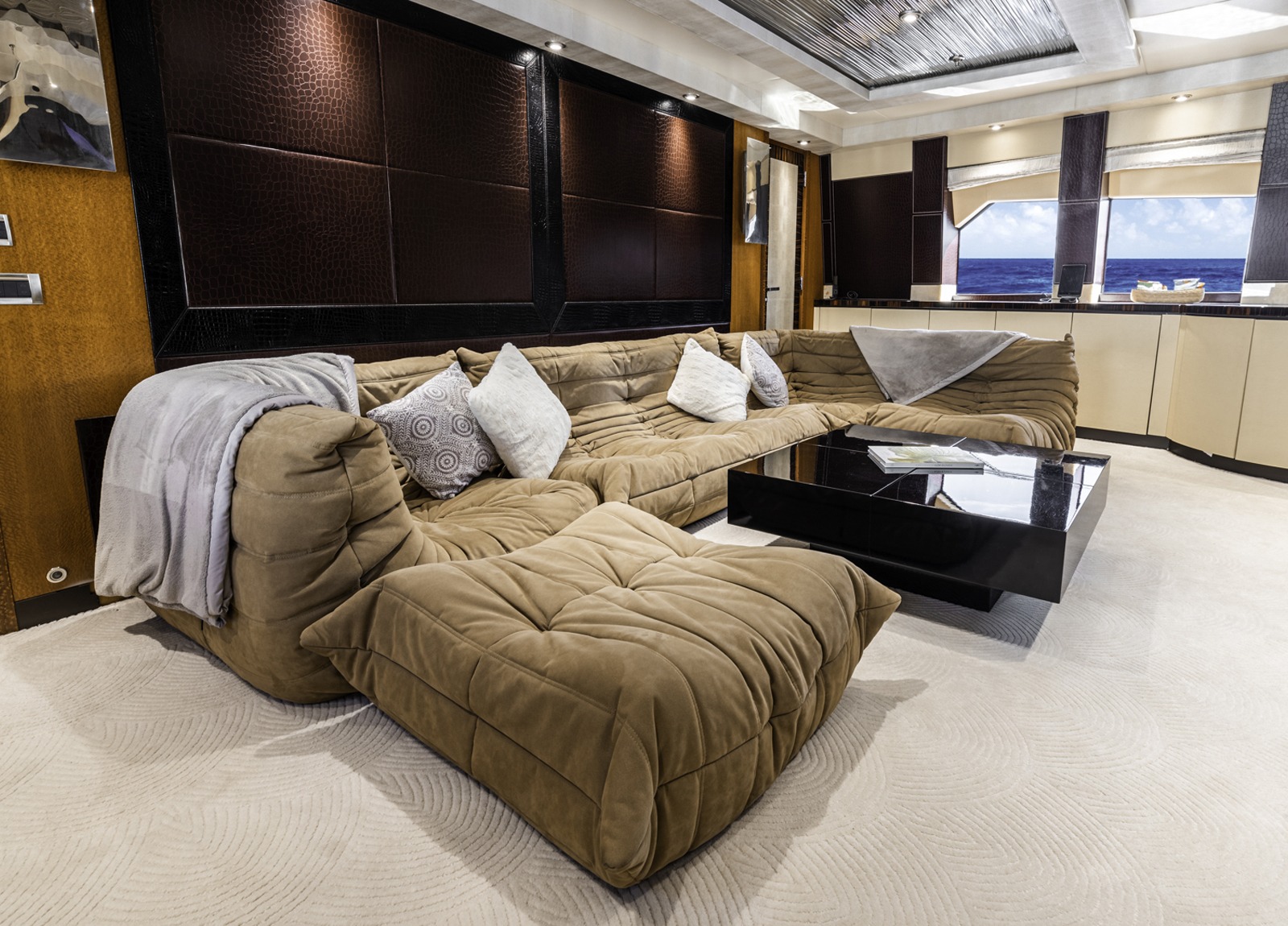 couch luxury yacht parker johnson 150 andiamo