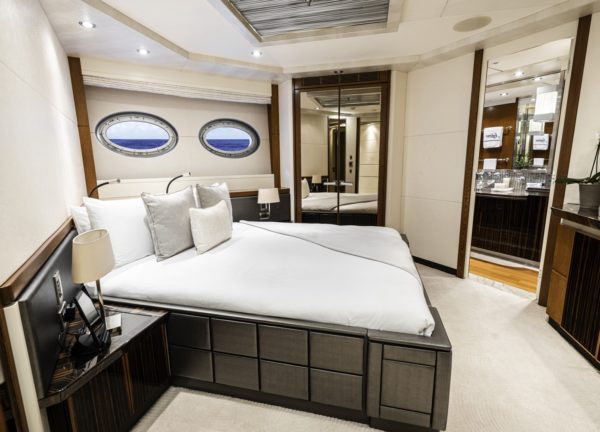 doublebed cabin luxury yacht parker johnson 150 andiamo