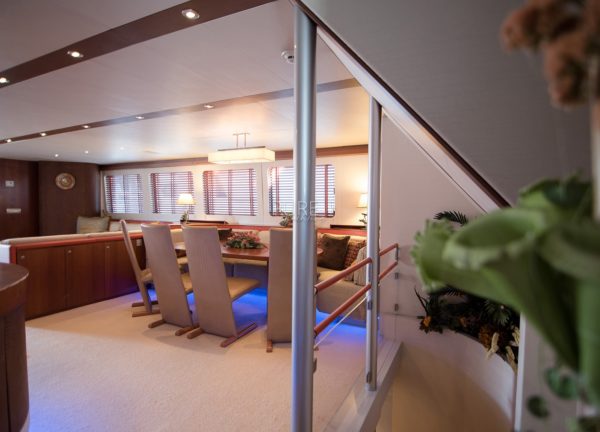 lounge luxury yacht heesen 28m heartbeat of life spain