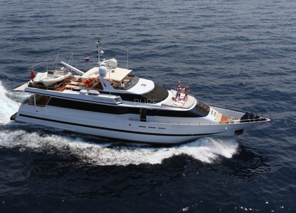 luxury yacht heesen 28m heartbeat of life charter