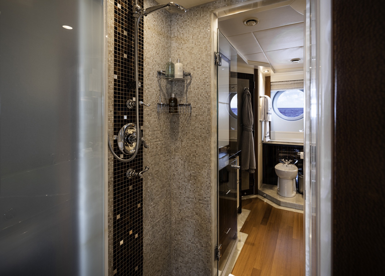 luxury yacht parker johnson 150 andiamo bathroom