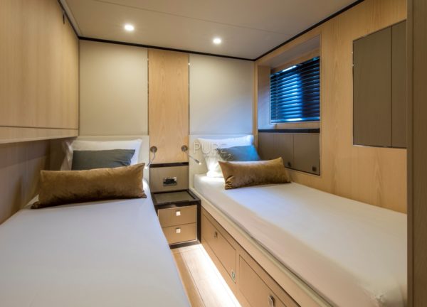 twin cabin luxury yacht vanquish 82 sea story