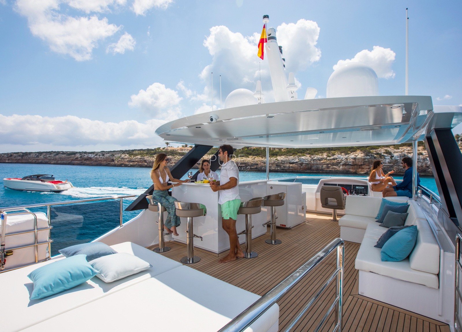 upperdeck seating luxury yacht vanquish 82 sea story