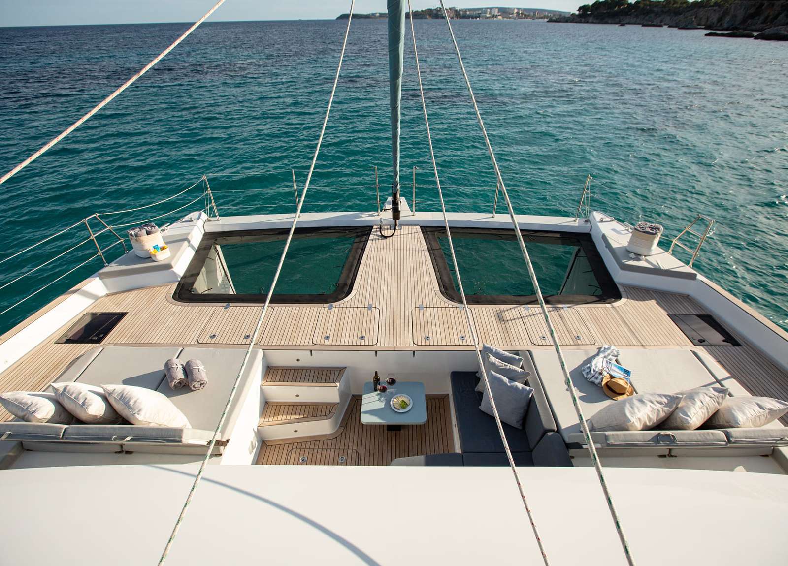rear luxury catamaran sunreef 60 sunbreeze