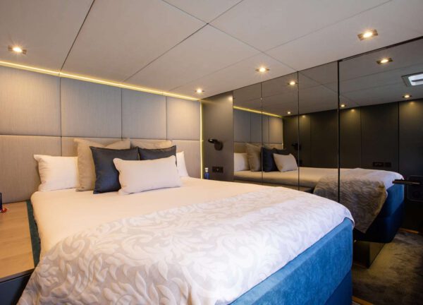 vip cabin catamaran sunreef 60 sunbreeze