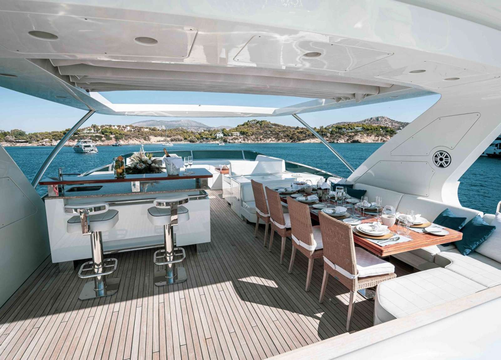 upperdeck luxury yacht azimut 29m koukles
