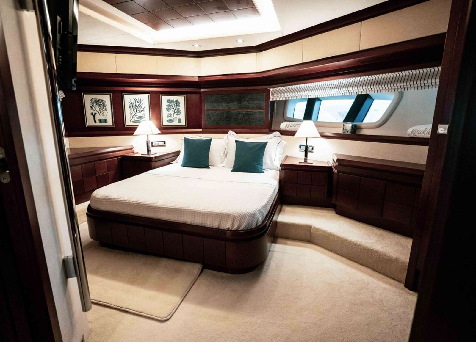vip cabin luxury yacht azimut 29m koukles