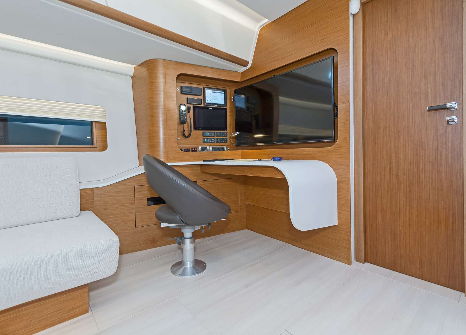 vip cabin sailing yacht hanse 675 nadamas