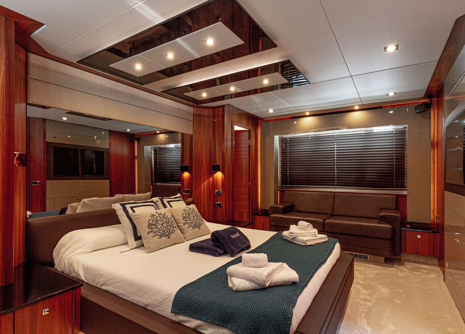 cabin luxury yacht sunseeker predator 84 basad balearics