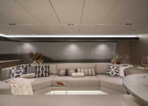 lounge-luxury-catamaran-charter-sunreef-70-yolo
