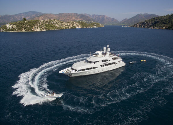 benetti classic 120 quest aerial