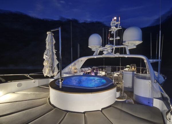 benetti classic 120 quest jacuzzi