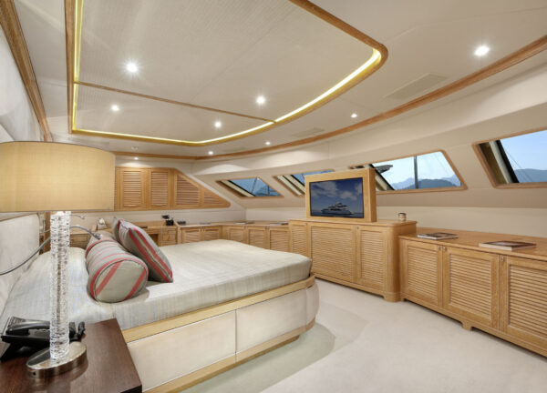 benetti classic 120 quest master cabin