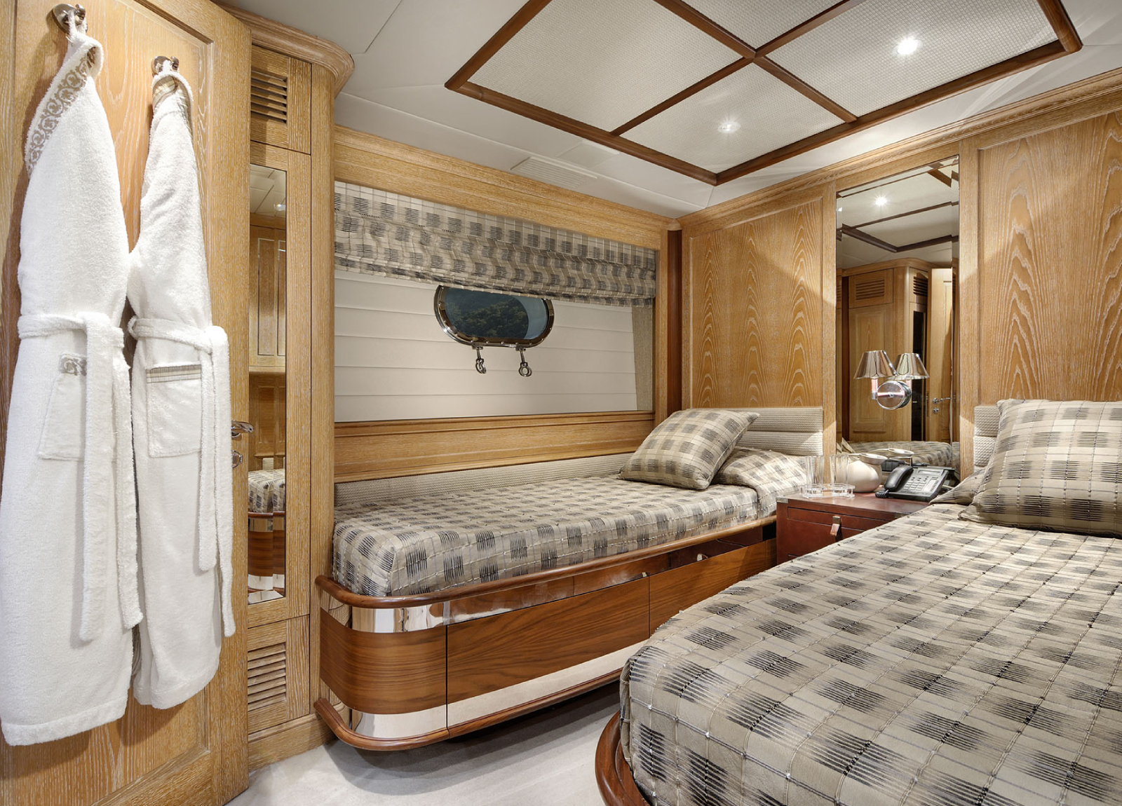 benetti classic 120 quest twin cabin