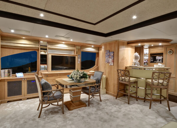 benetti classic 120 quest upper deck bar