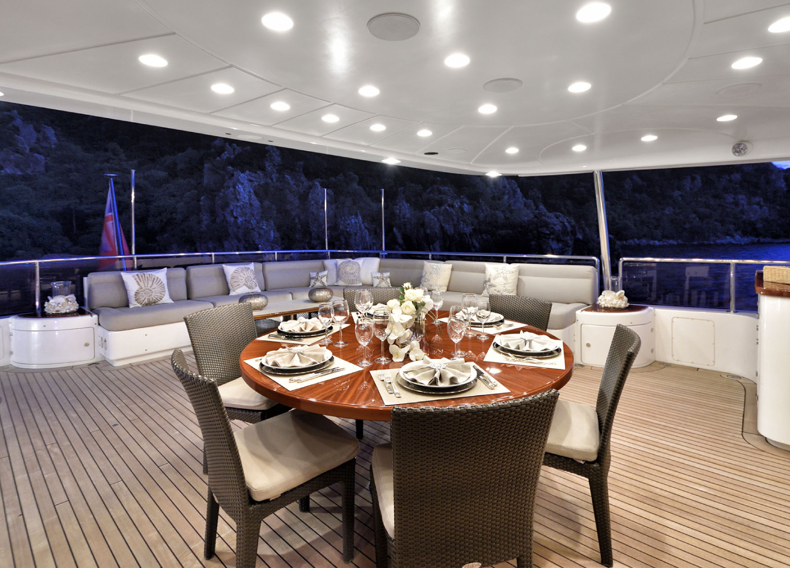 benetti classic 120 quest upper deck dining