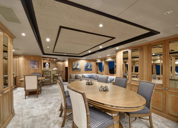 benetti classic 120 quest upper deck salon dining