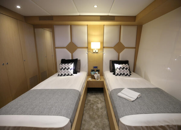 yacht ottawa twin cabin