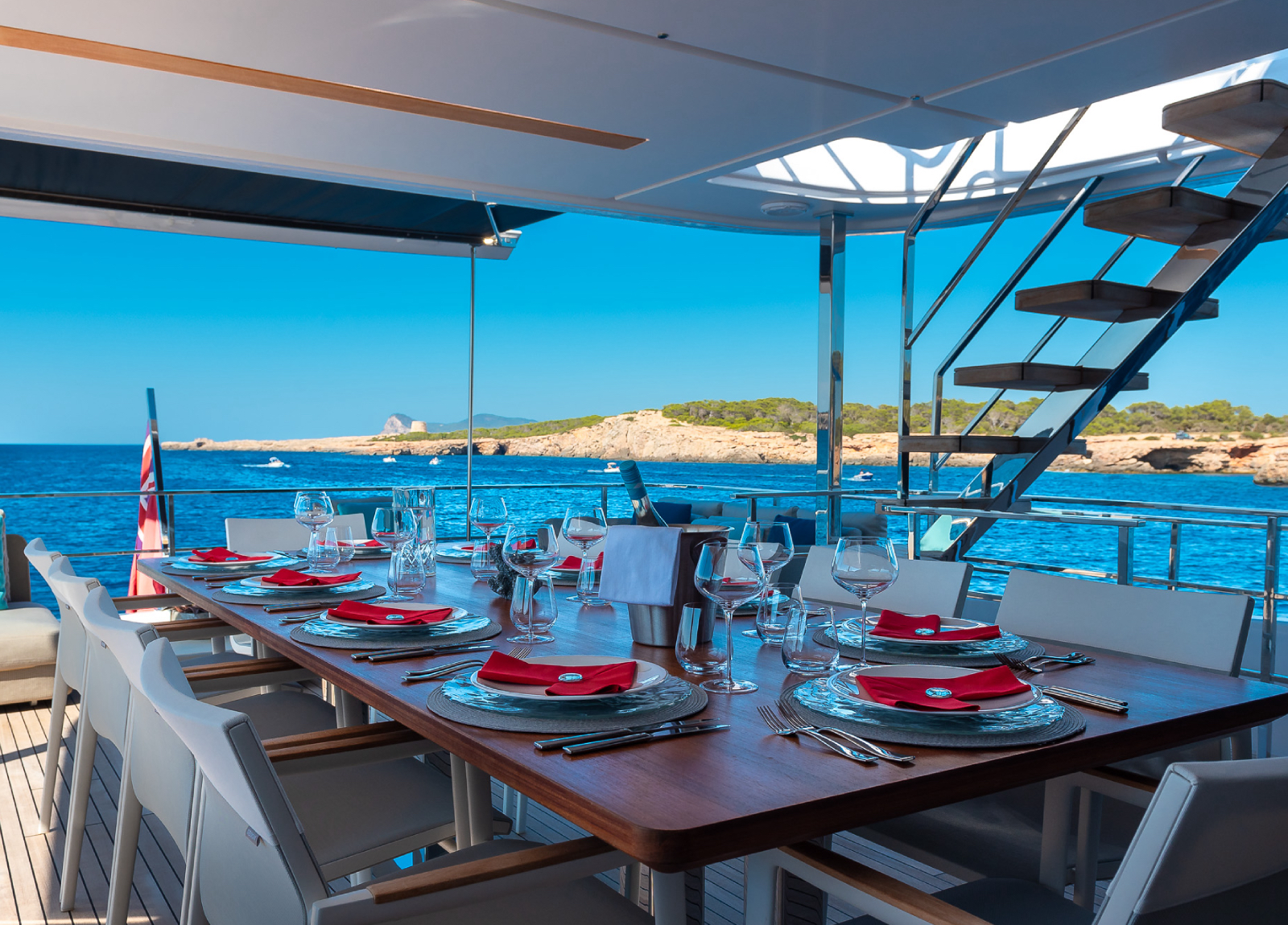 motor yacht aqua dining area