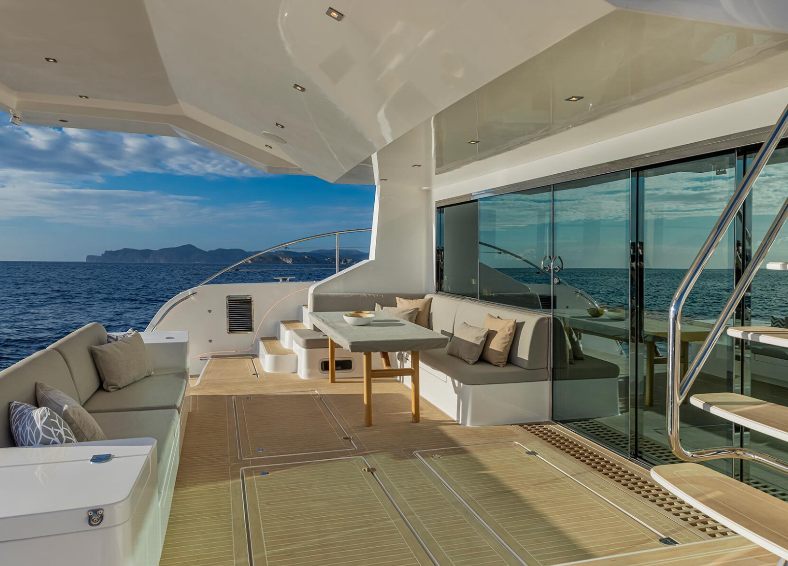 charter yacht silent dream exterior dining