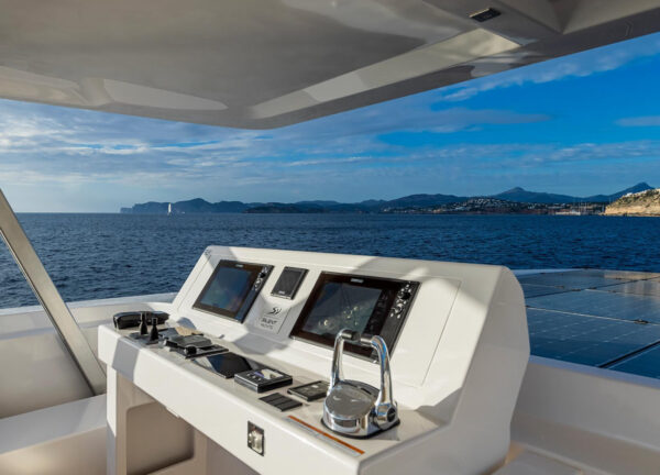 charter yacht silent dream fly