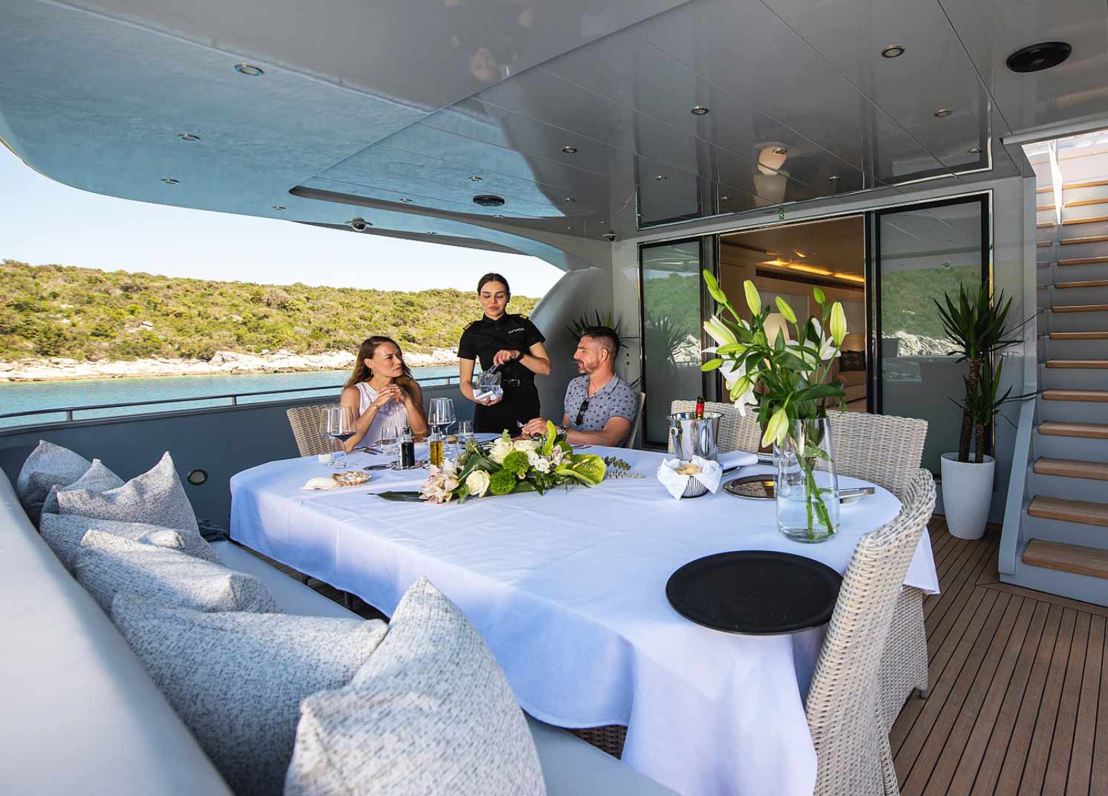 charter yacht admiral 35 anavi service