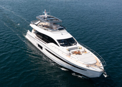 charter yacht azimut 78 fly prewi cruising