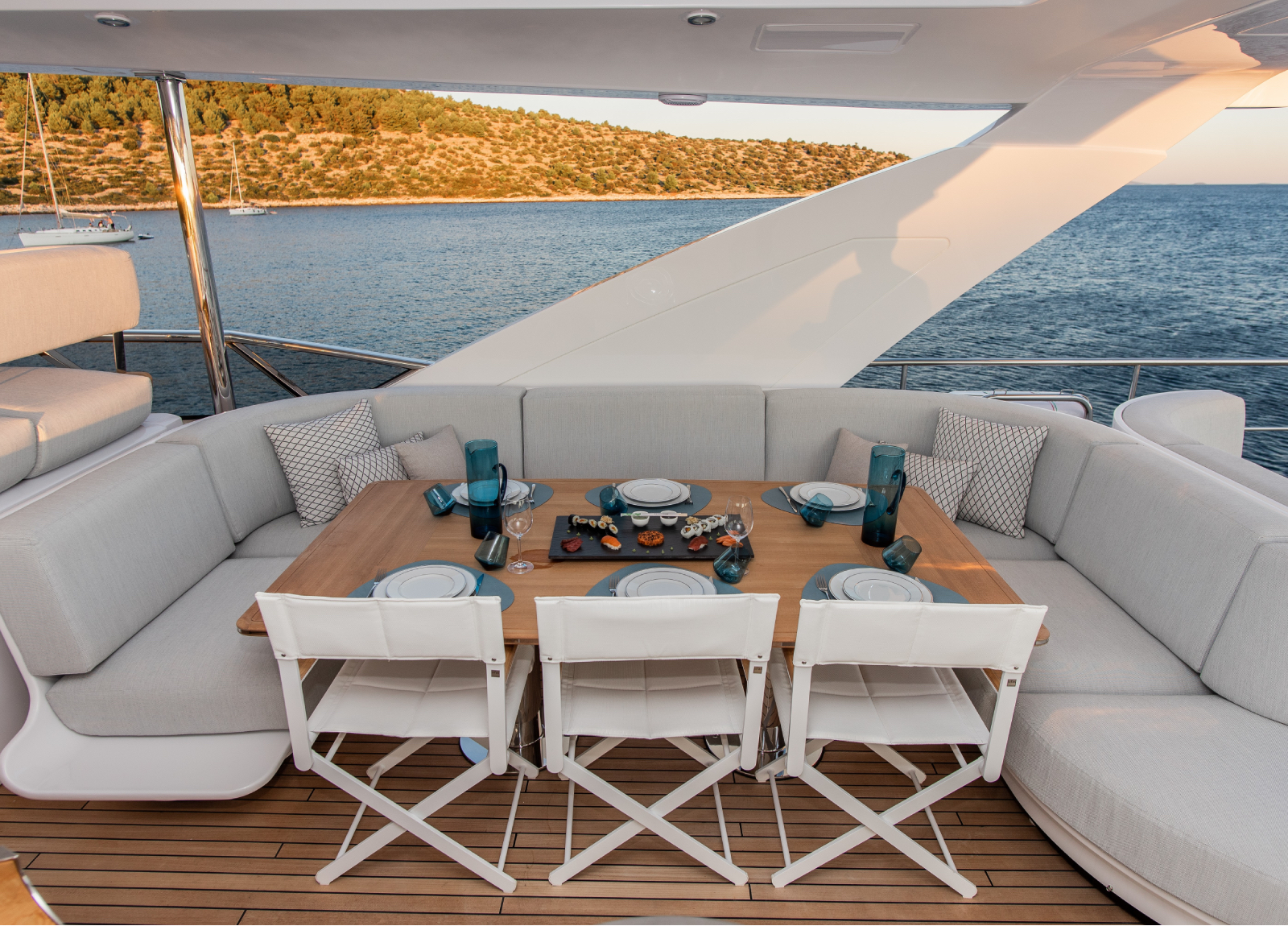 charter yacht azimut grande 27 metri dawo dining flybridge