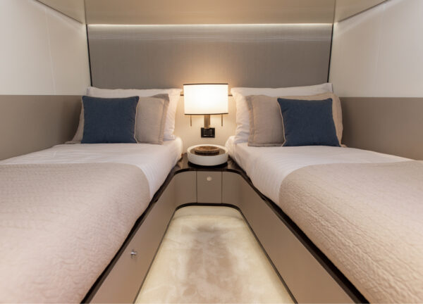 charter yacht azimut grande 27 metri dawo double cabin