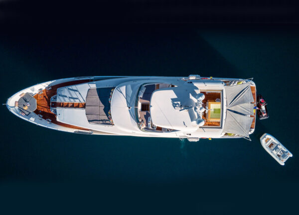 charter yacht benetti delfino 93 ocean drive aeral view