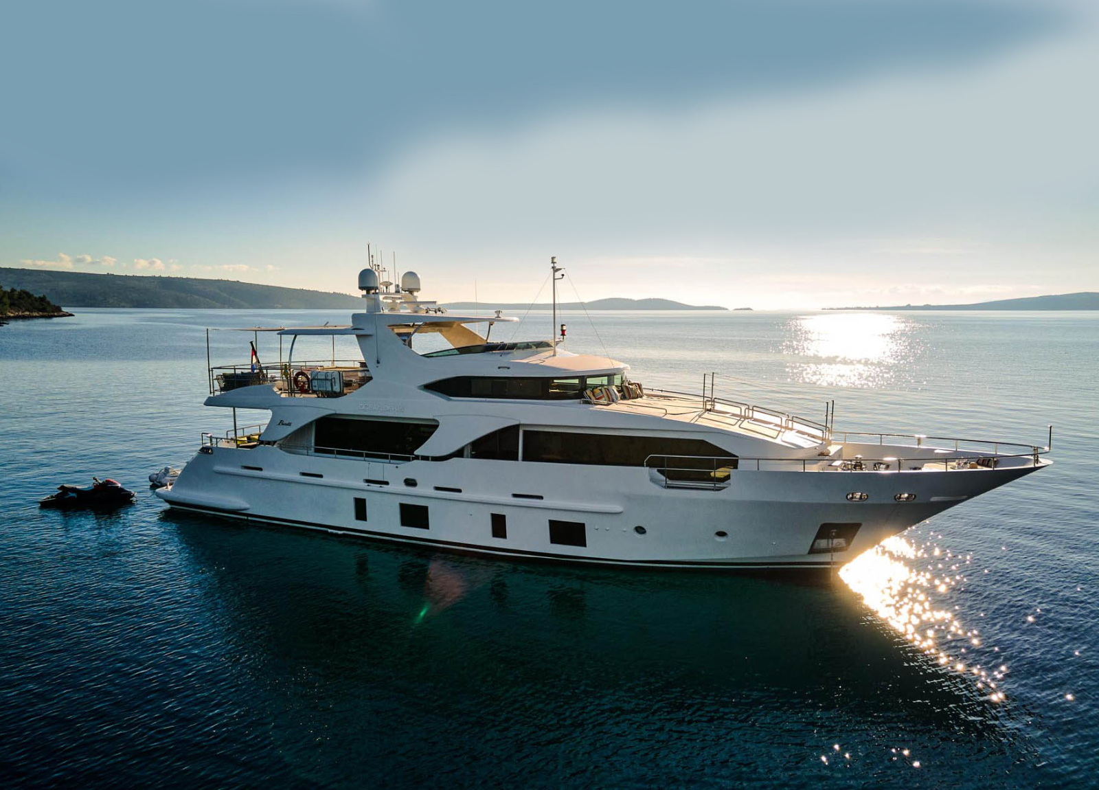 charter yacht benetti delfino 93 ocean drive crusing