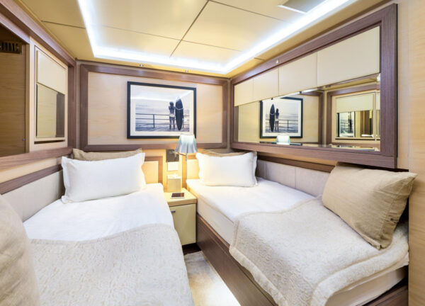 charter yacht benetti delfino 93 ocean drive twin cabin